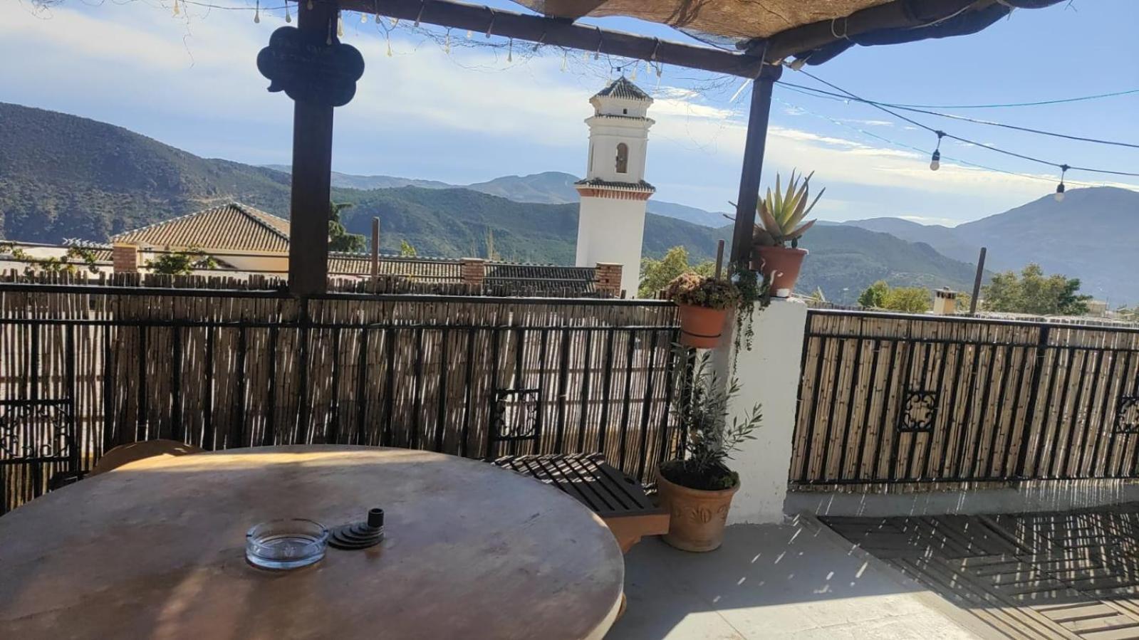La Casa Rural De Paco Y Ana Pitres Exterior foto